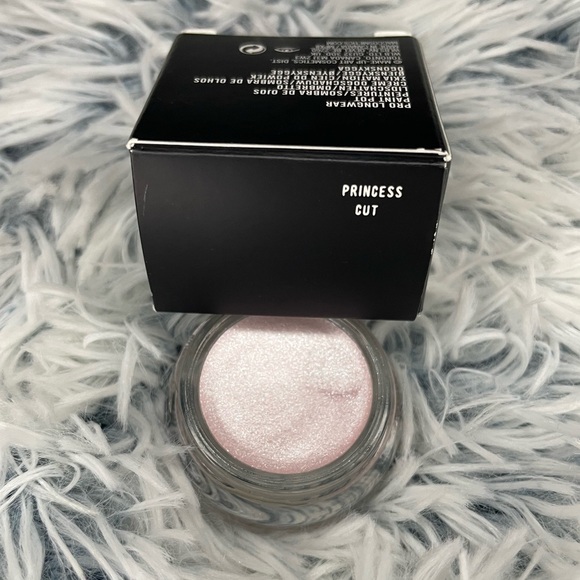 MAC PRO LONGWEAR PAINT POT in Princess cut - Picture 3 of 11